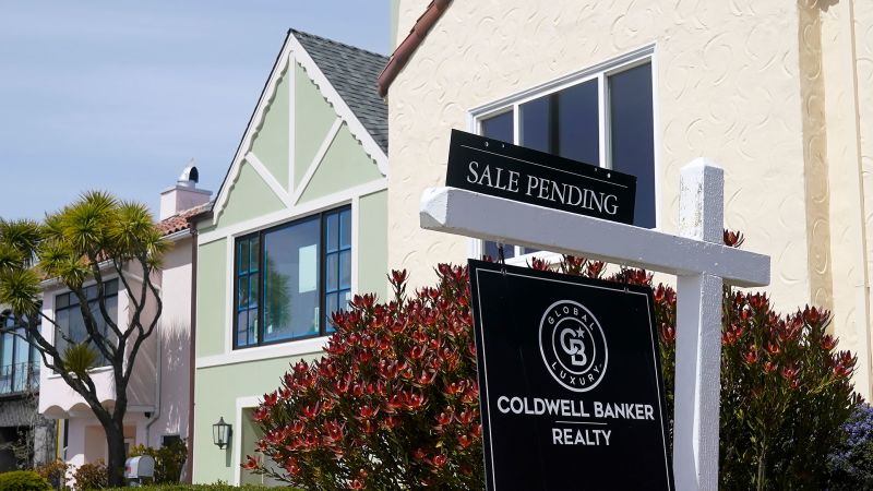 US pending home sales rose last month for the first time since February