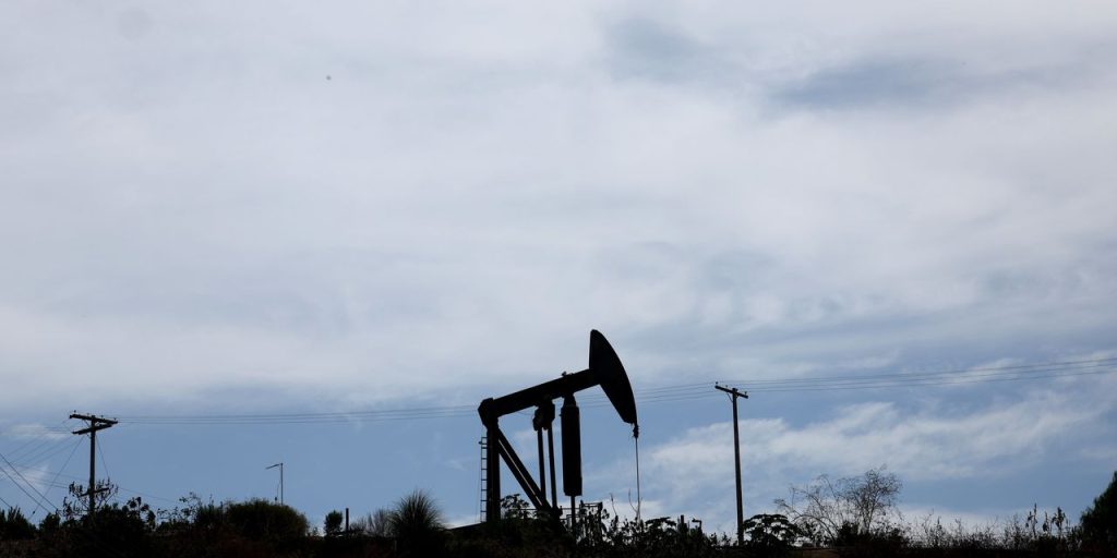 Oil prices post first weekly loss since June