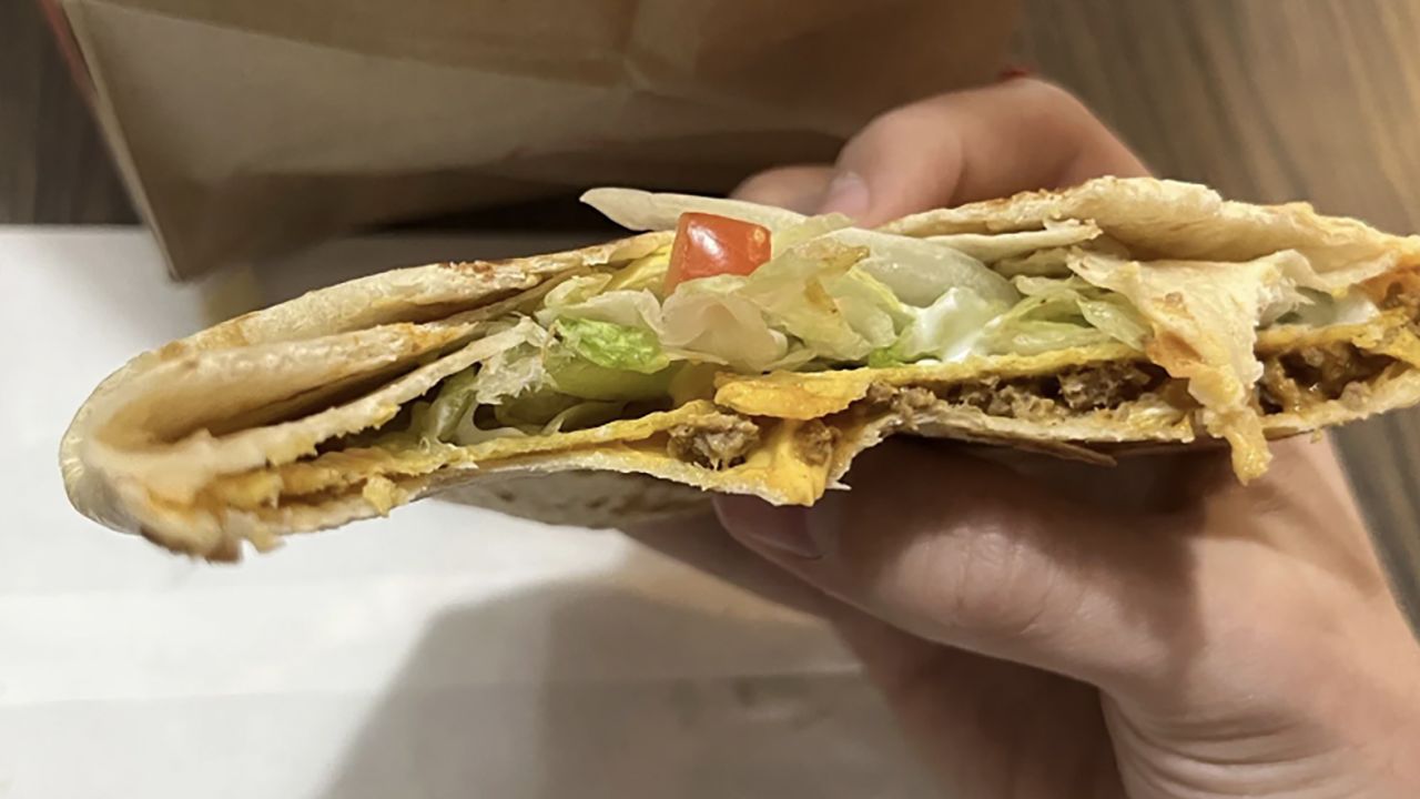 A photograph of a Crunchwrap Supreme received by a customer as shown on Reddit a year ago, which Siragusa included in the lawsuit as comparison for what customers were allegedly receiving.