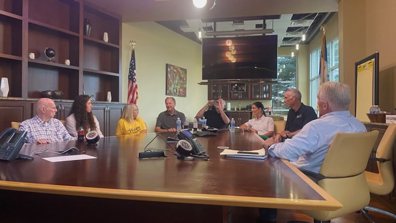 John King conducts a roundtable discussion in Cedar Falls, Iowa. 