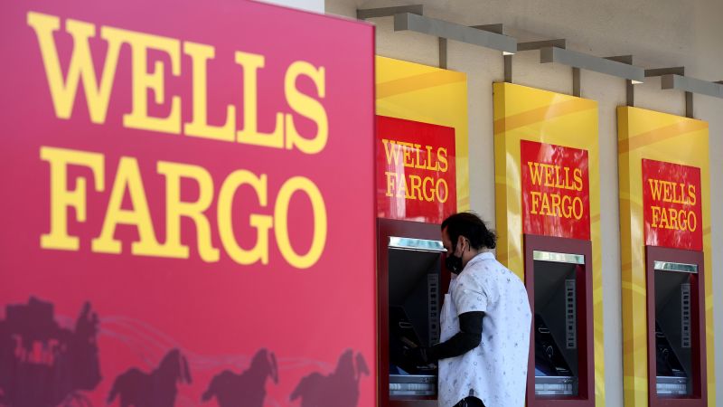 Hundreds of Wells Fargo users report issues with banking system