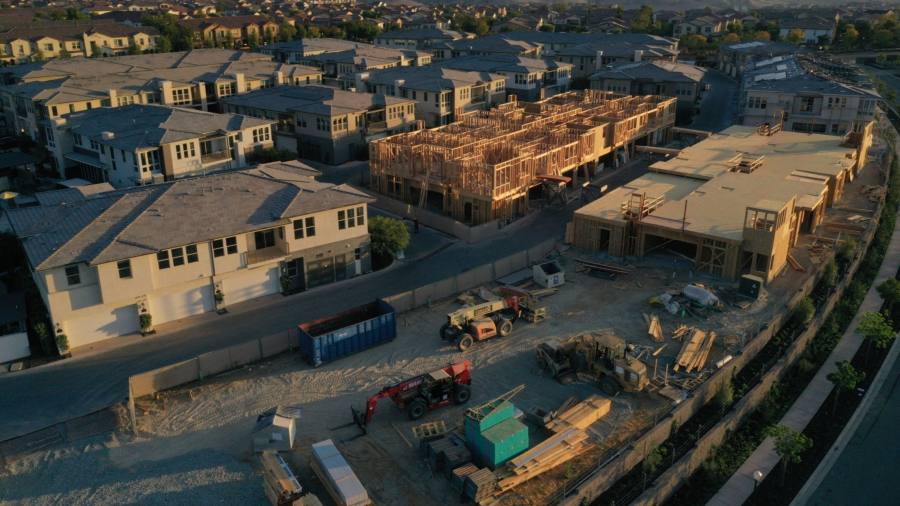 US homebuilders defy interest rate rise as Buffett buys in