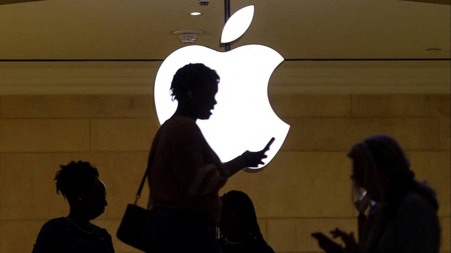 Apple profits rise as services arm surpasses 1bn users