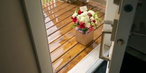 Handwritten notes, flowers: What buyers will do to buy a home right now
