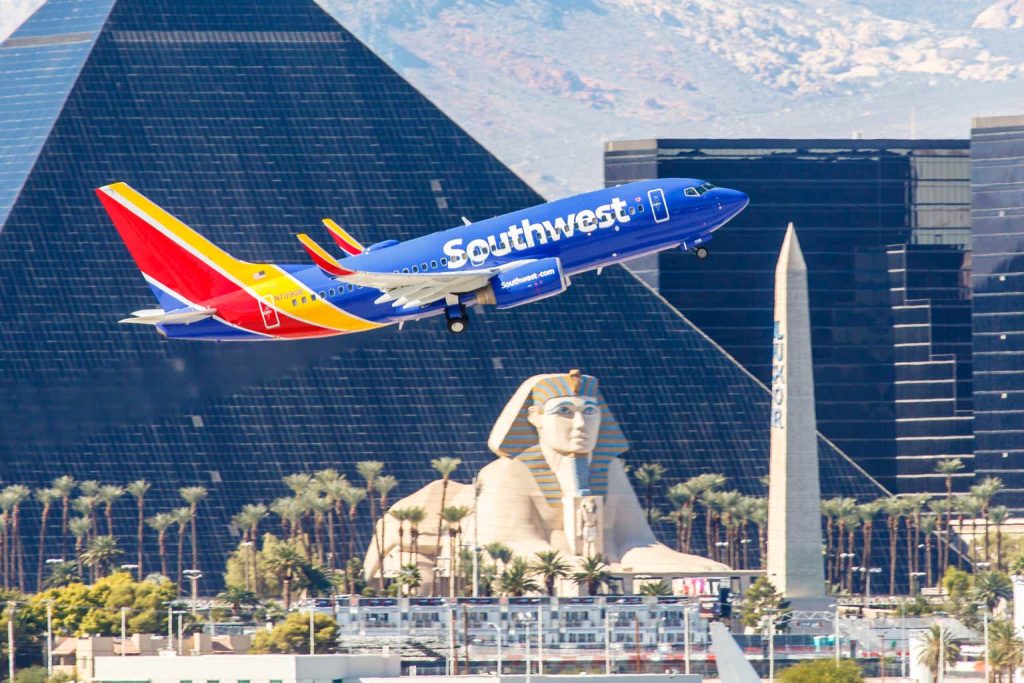 Southwest Airlines Suffers Through Its Annus Horribilis (Rating Upgrade) (NYSE:LUV)