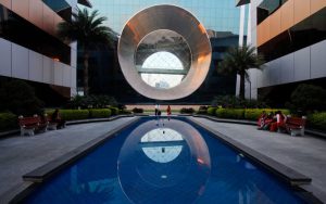 Infosys Shares Decline Despite Overall Market Uptick