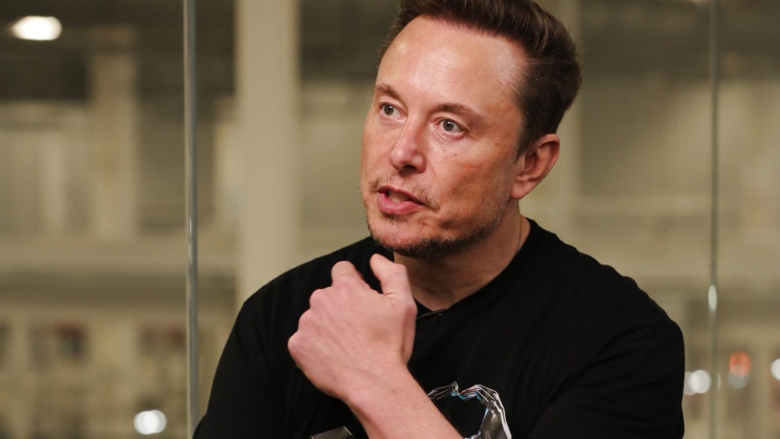 Tesla misses on earnings as margins drop from last year