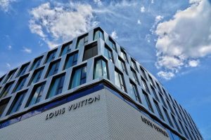 Holy Heck, LVMH Is Getting Cheap(Er) (OTCMKTS:LVMUY)
