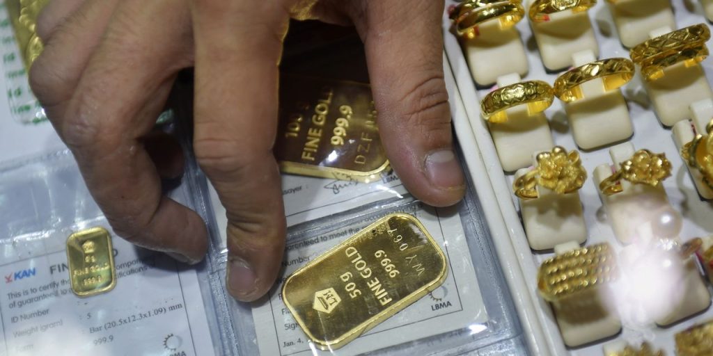 What Israel-Hamas war means for gold as investors seek safety