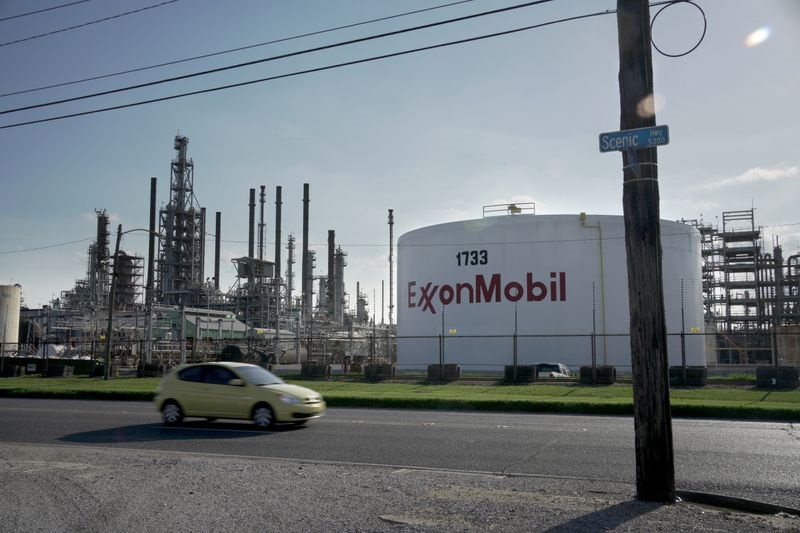 Exxon Mobil’s Q3 Revenue Surpasses Estimates, EPS Falls Short