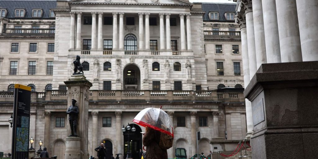 Bank of England holds rates in 6-to-3 vote