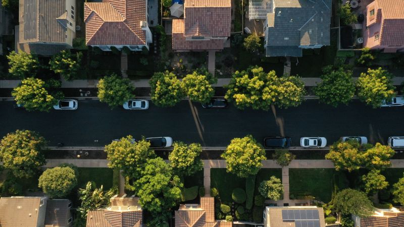 Mortgage rates fall for fourth week but stay above 7%