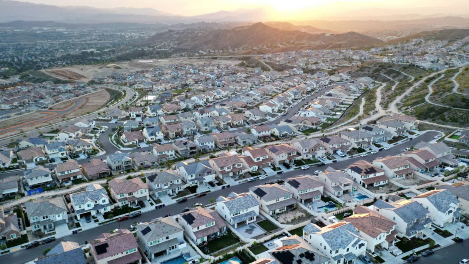 Mortgage refinance demand jumps 19% after rates hit lowest level since July