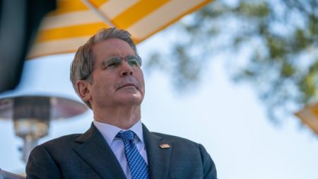 Why is the US supporting Argentina’s currency?